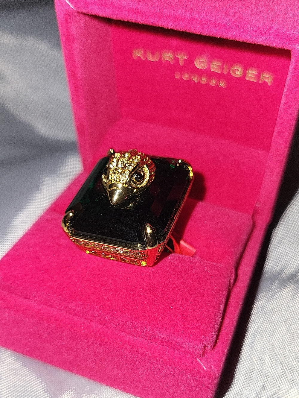 Kurt Geiger Gold-Tone Eagle Ring with Green Crystal Size 7 Rt Eh
